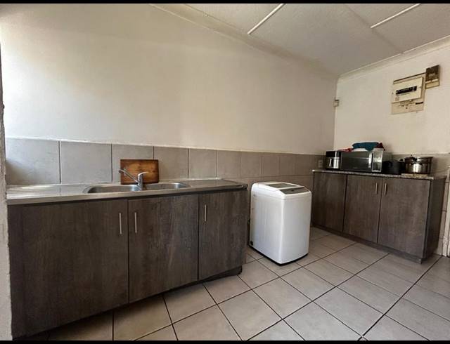 8 BEDROOM HOUSE FOR SALE IN ORANGE GROVE